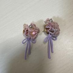 リボンとビーズのハンドメイドピアスのサムネイル