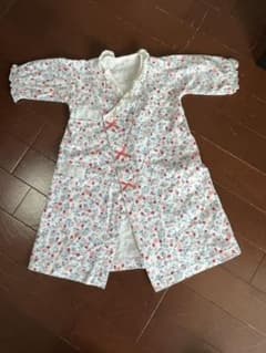 美品★コンビミニ　苺花柄ロンパースのサムネイル
