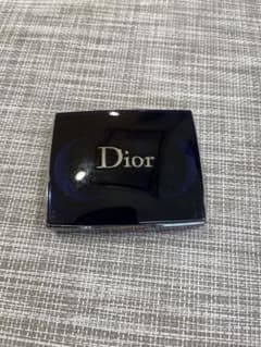 Dior サンククルールデザイナーのサムネイル