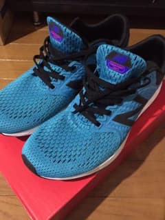 new balanceのサムネイル