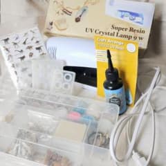 ★レジン用品まとめ売り★UVライト(通電確認済)・モールド・レジン液・パーツ等のサムネイル
