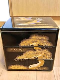 高級 三段重箱 漆器 蒔絵風 金彩 松に鶴 縁起物 お正月 おせち 行楽