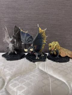 モンハン スタンダードモデル フィギュア　人気モンスター3点セットのサムネイル