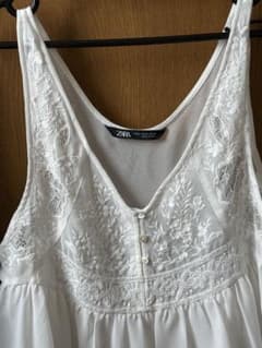 ZARA 刺繍入りノースリーブブラウス ホワイト Sのサムネイル
