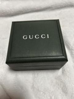 GUCCI 1900L バングルウォッチ レディース クォーツ シルバー 箱付きのサムネイル