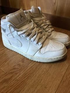 NIKE AIR JORDAN 1 MID 白のサムネイル