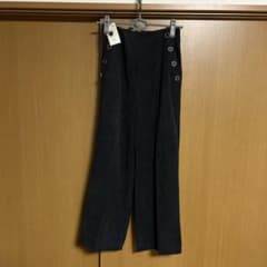 ブラックパンツ Mサイズ ボタン付き お値下げしました。のサムネイル