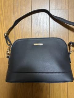 黒のショルダーバッグのサムネイル