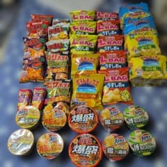スナック菓子・カップ麺 詰め合わせセット - メルカリ