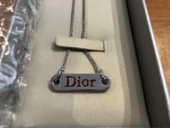 Dior ロゴプレートネックレス シルバー/レッドのサムネイル