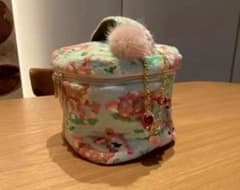 新品！１点のみ⭐︎動物柄コスメポーチ　グリーンのサムネイル