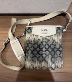 COACH ショルダーバッグ シグネチャー柄のサムネイル