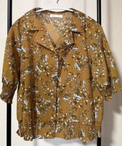 【値下げ】花柄シャツ　トップス　シャツのサムネイル