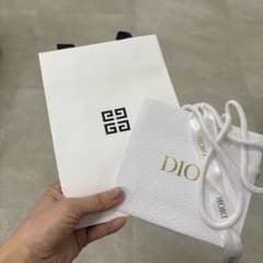 Dior エンボスロゴ付きホワイトバッグとショップ袋セットのサムネイル