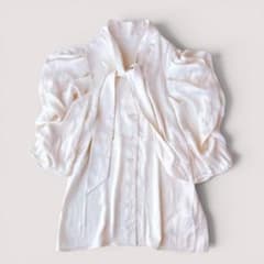 CADUNE 神崎恵コラボ サテンボウタイブラウス 新品 - メルカリ