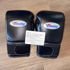 メルカリ王【新品】Winning 8oz 銀黒オーダー品 Winning ウイニング ボクシンググローブ 8oz ブラック マジックテープ