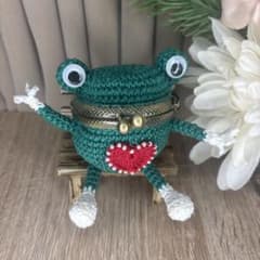 あみぐるみ カエルちゃん がま口 手編み ハンドメイド ハート - メルカリ