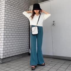 半額！　MURUA カットフレアパンツ　グリーンのサムネイル