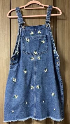 【値下げ交渉可】 H&M サロペットスカート デニムブルー フラワーのサムネイル