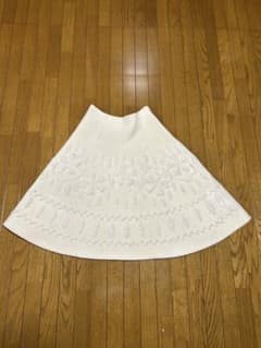 お値下げしましたエルマンノシェルビーノの円型ホワイト フレア