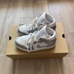 NIKE Air Jordan 1 Mid Wolf Greyのサムネイル
