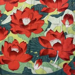 エルメスの「FLEURS DE LOTUS（蓮の花）」カレ90 シルクスカーフ