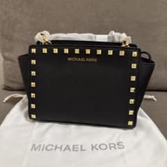 【新品】MICHAEL KORS スタッズ ショルダーバッグ ブラックのサムネイル