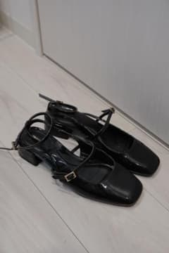 ZARA 黒 エナメル クロスストラップ サンダルのサムネイル