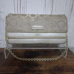 COACH シグネチャー チェーンショルダー 財布のサムネイル