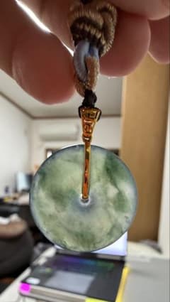 【本物保証】天然石 本翡翠 平安扣 チャーム 18k 龍石種に近い色のサムネイル