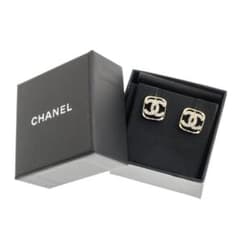 CHANEL新作ピアス ココマークのサムネイル