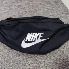 Nike ワンショルダーボディバッグ ブラック/グレー【メルカリ最終価格】 Nike ワンショルダーボディバッグ ブラック/グレー【メルカリ最終価格