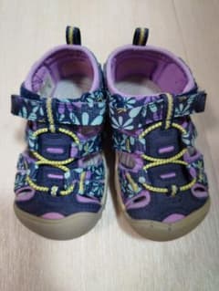 KEEN サンダル キッズ 花柄 パープルのサムネイル