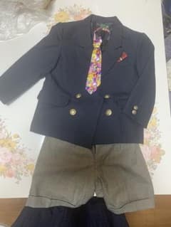 男の子⭐️スーツ　半ズボン　ネクタイ付きのサムネイル