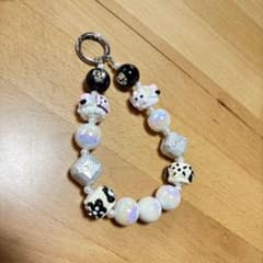 ハンドメイド　うさぎのペイントビーズのサムネイル