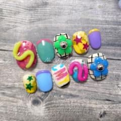 《現品》ベリーショート 個性派ニュアンスネイル ポップ蛍光おはじきのサムネイル