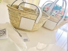 LOEWE 白スモール(Sサイズ)カゴばっく(写真左側)のサムネイル
