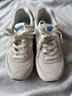 【美品】New Balance ベージュ スニーカーのサムネイル