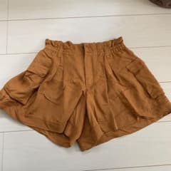 ショートパンツ　からし色　プーラフリームのサムネイル