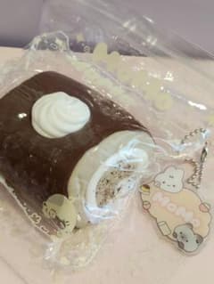 momo スクイーズ　クリームチョコレートロールケーキのサムネイル