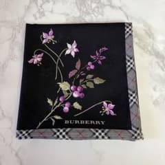 BURBERRY 花柄ハンカチ ブラック パープル チェック 未使用のサムネイル