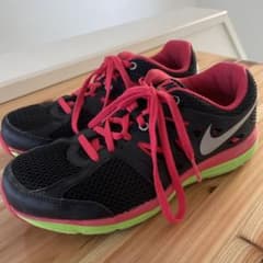 NIKE ナイキ　スニーカー　37 23.5 レディース　キッズのサムネイル
