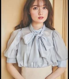 Noela シャイニーロゴドットブラウス 新品未使用　タグ付きのサムネイル