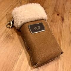 【お値引き：美品】UGG スマホケース iPhoneケース ムートンのサムネイル