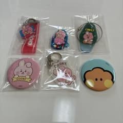 BT21 COOKY キーホルダー 缶バッジ セットのサムネイル