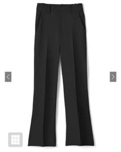 GRL グレイル センタープレスフレアパンツ　ブラックのサムネイル