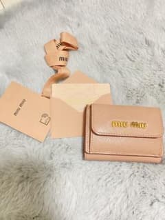 最終値下げ⭐︎miumiu 3つ折りウォレットのサムネイル