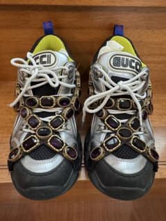 GUCCI ビジュー装飾 シルバー スニーカーのサムネイル