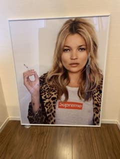 supreme シュプリーム ケイトモス ポスター 額装 - メルカリ