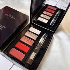 ❤︎❤︎DIOR❤︎❤︎ ディオールミニパレット❤︎新品未使用❤︎のサムネイル